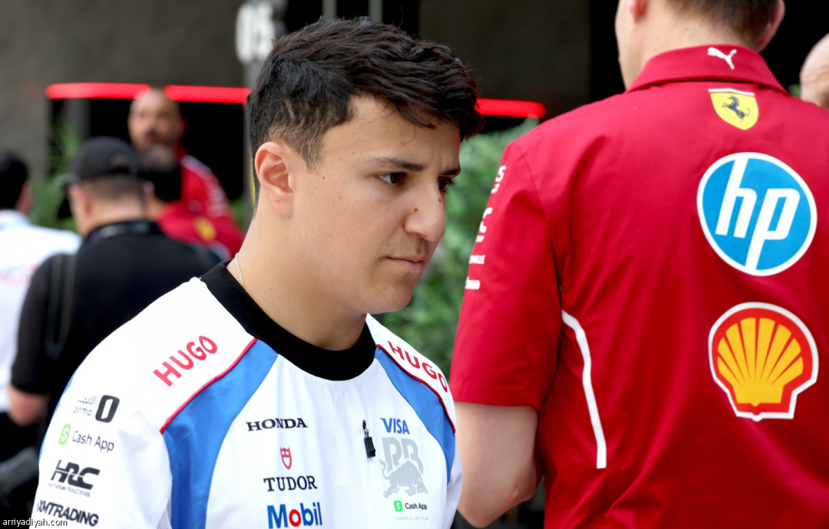 السائقون في الحلبة