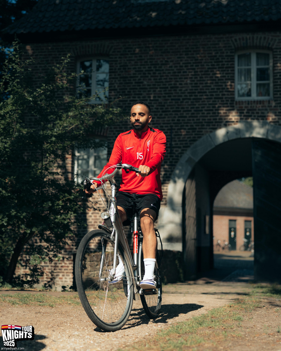 جونزاليس يفرض الدراجة