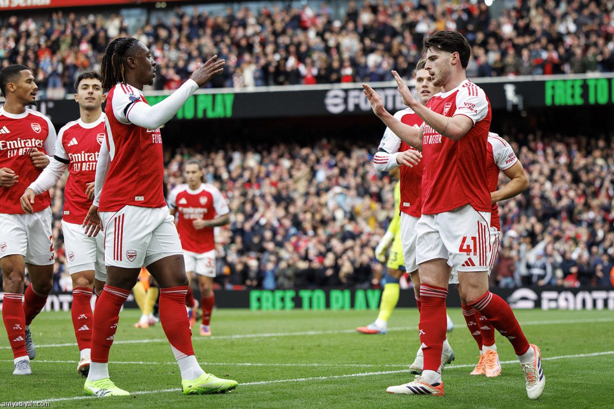 أرسنال يتصدر