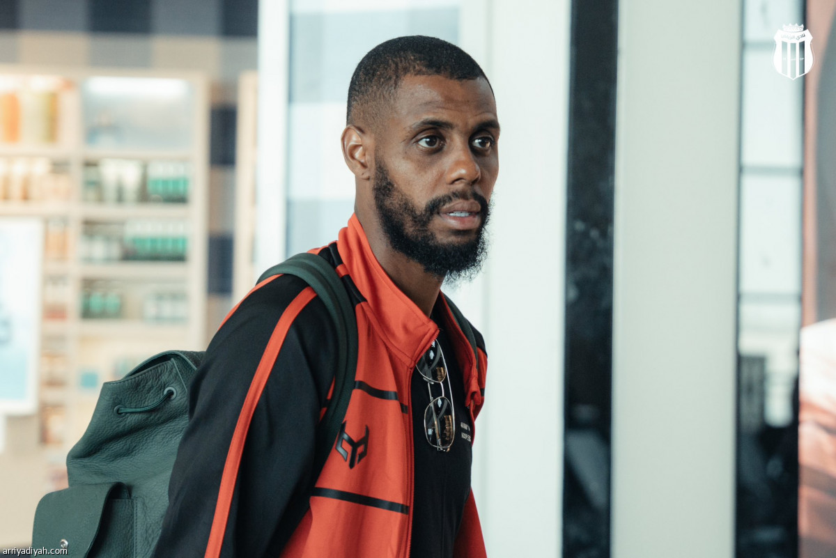 الرياض يغادر