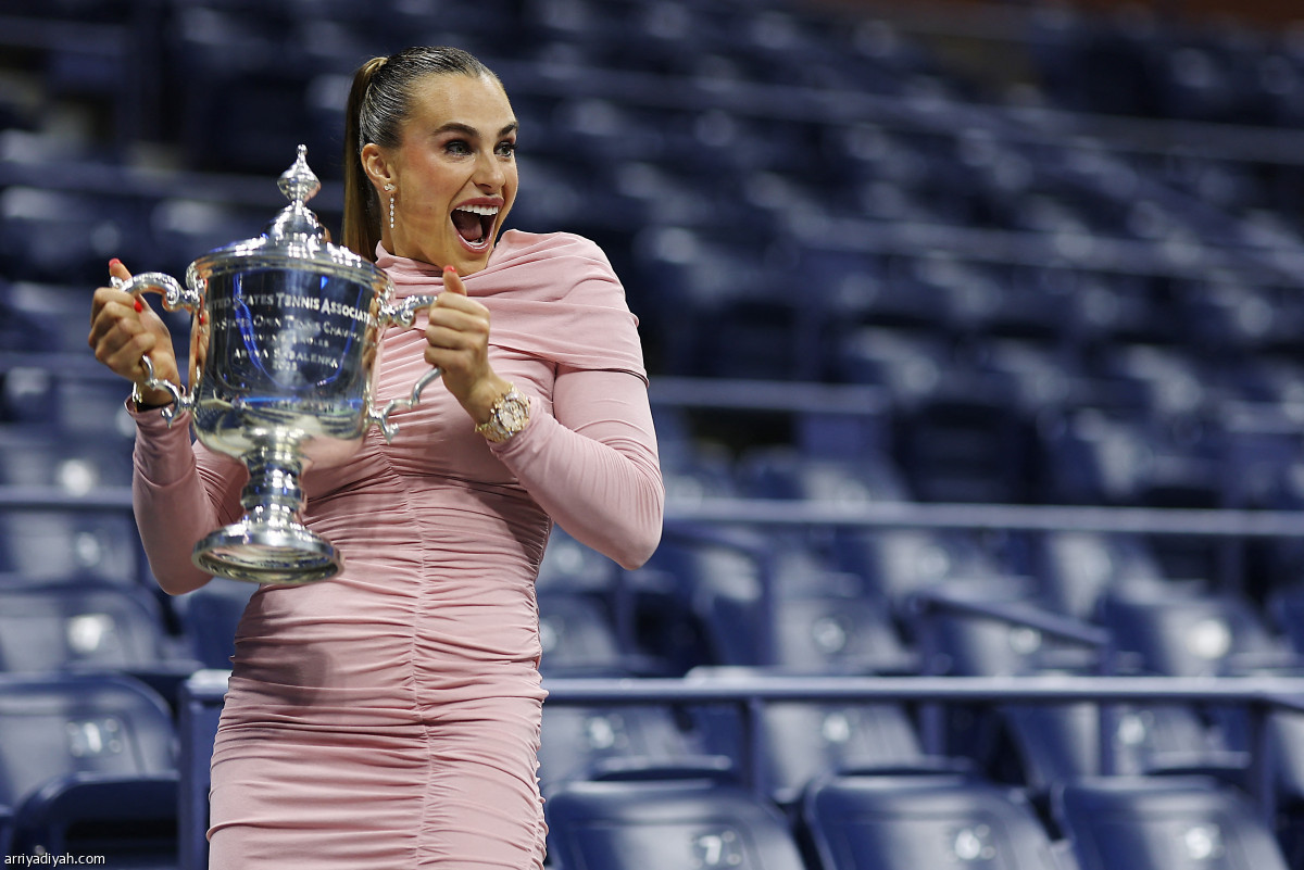 أرينا تحتفل