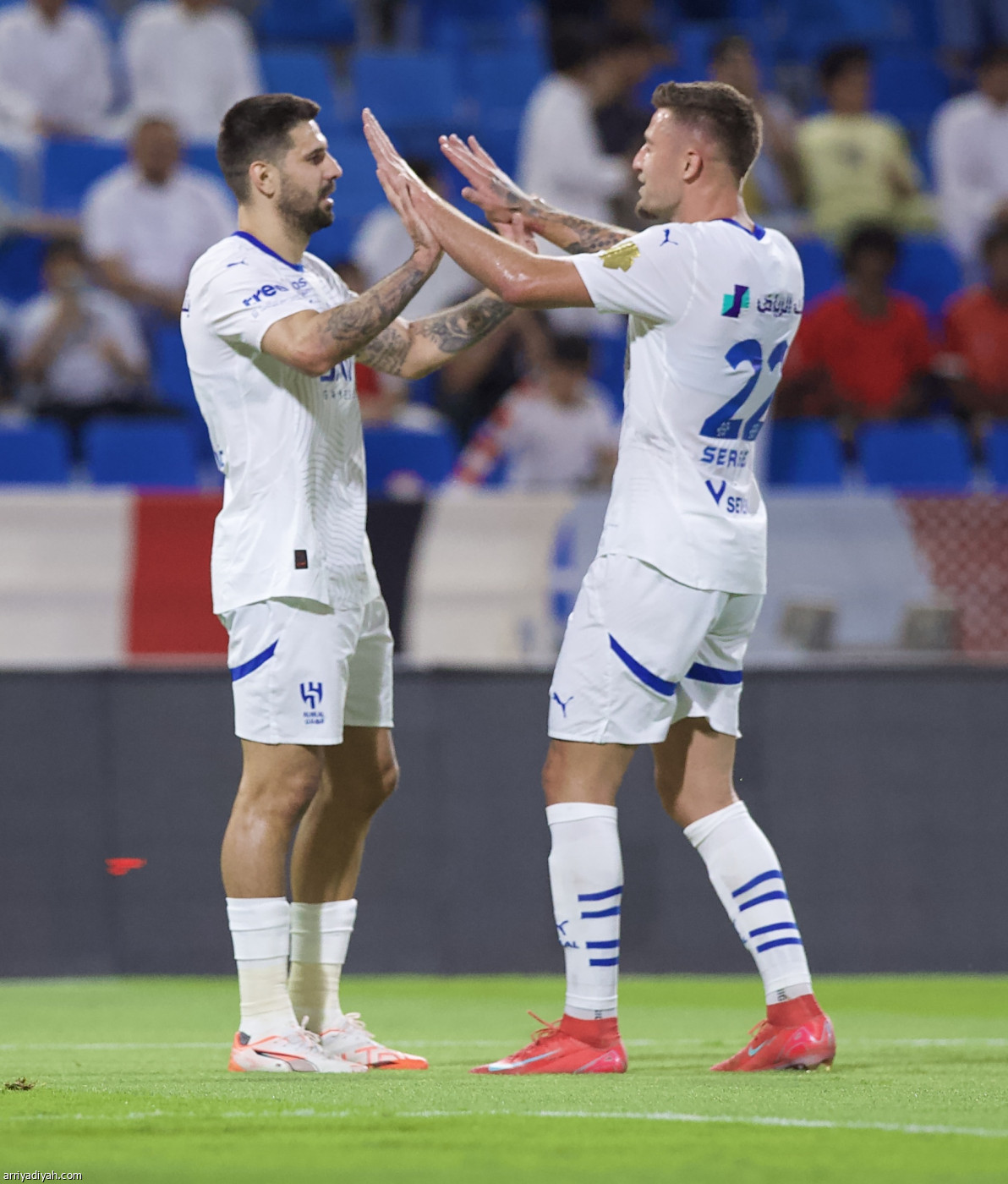 خماسية زرقاء