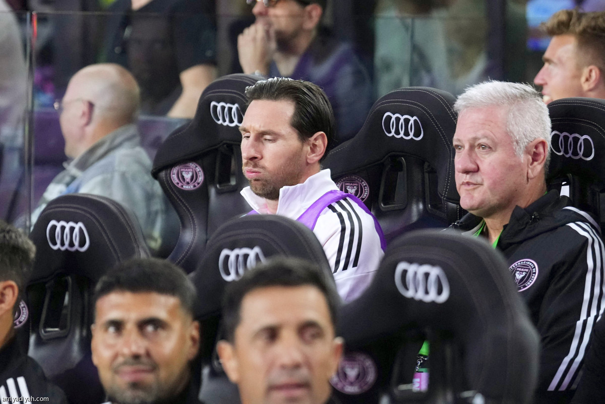 ميسي يكتفي بدقيقتين