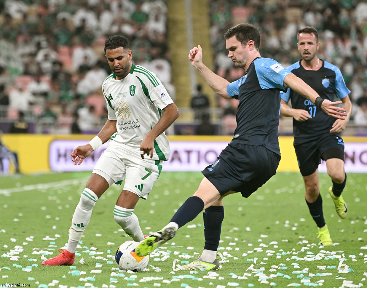 بالثلاثة.. الأهلي يصعد