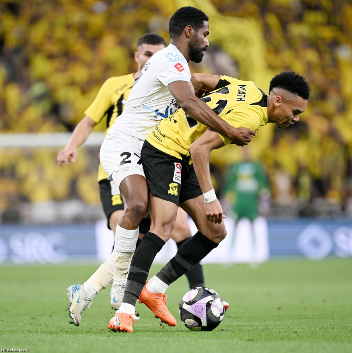 الأخدود يربك الاتحاد