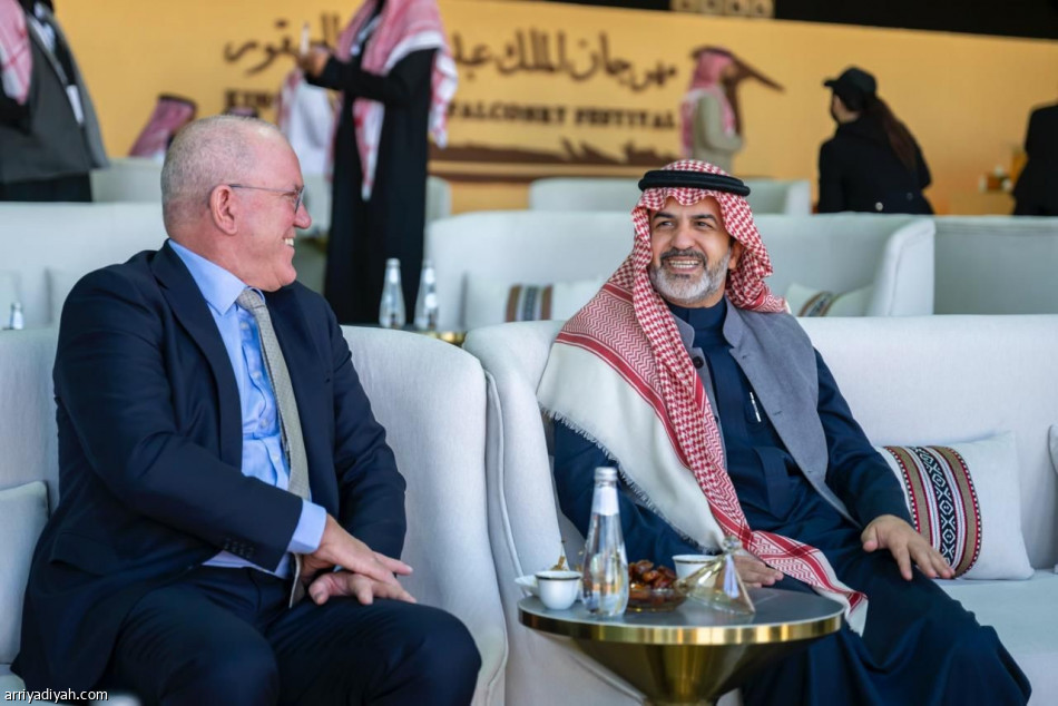 سفير هولندا يزور مهرجان الصقور
