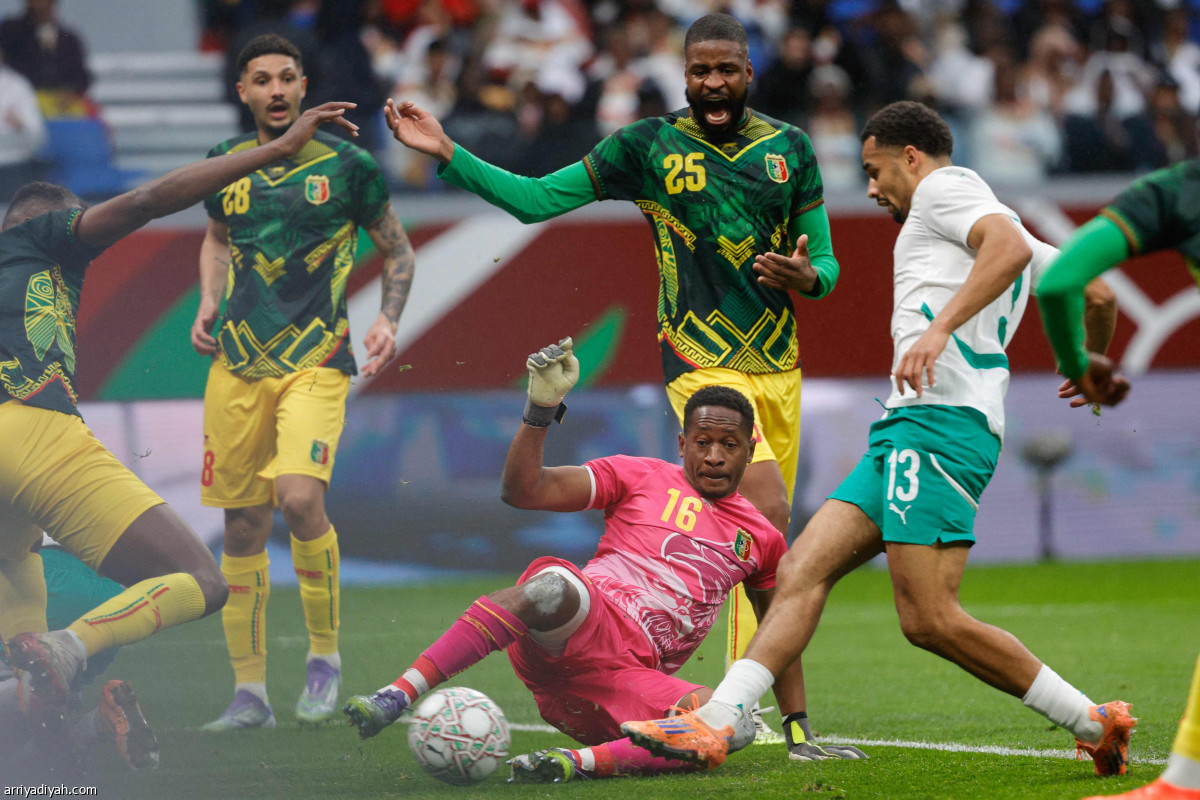 فوز وتأهل سنغالي